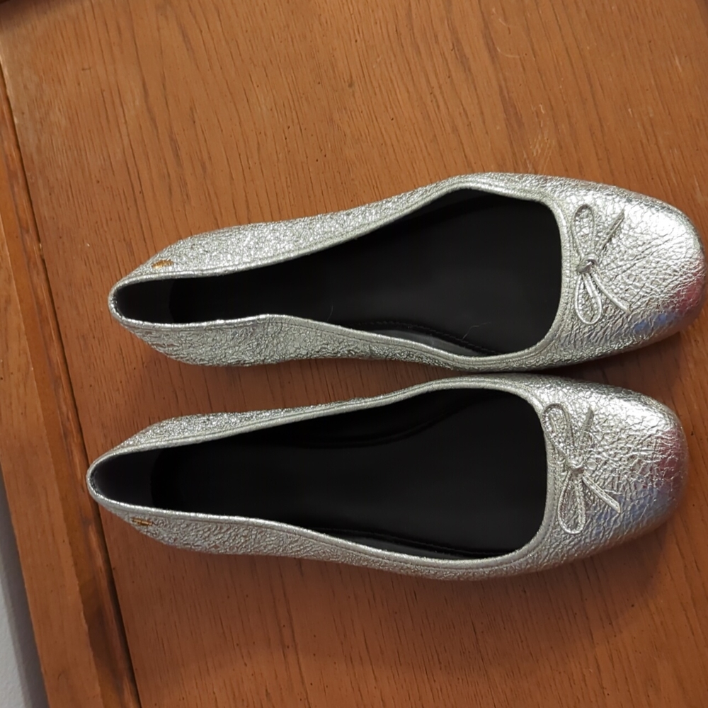 Tory Burch flats in Silver